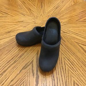WOMEN'S DASKO CLOGS BROWN LEATHER SIZE 8.5